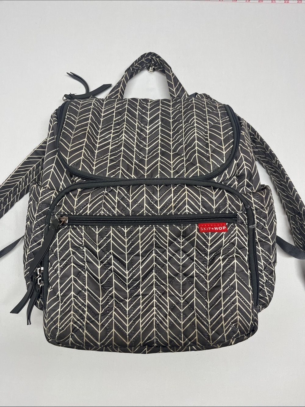 Skip Hop Black Diaper Backpack with Cream Chevron Print baby preowned